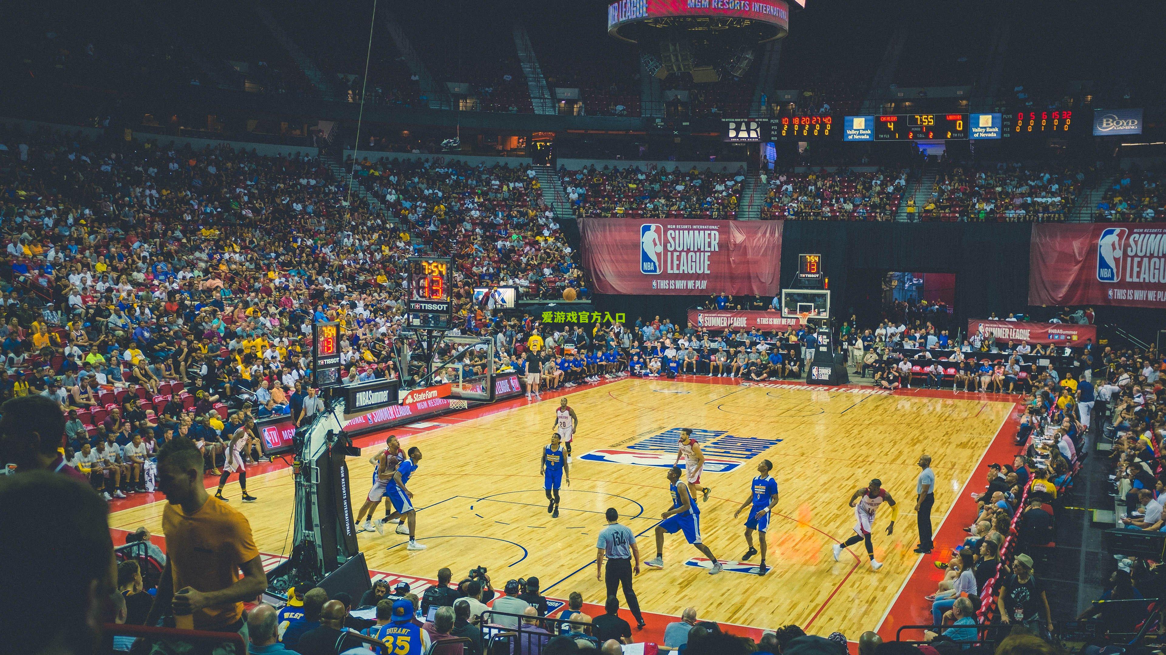 马德里竞技迎战皇家马德里，防守难题成焦点，C罗状态火热考验西蒙尼战术体系