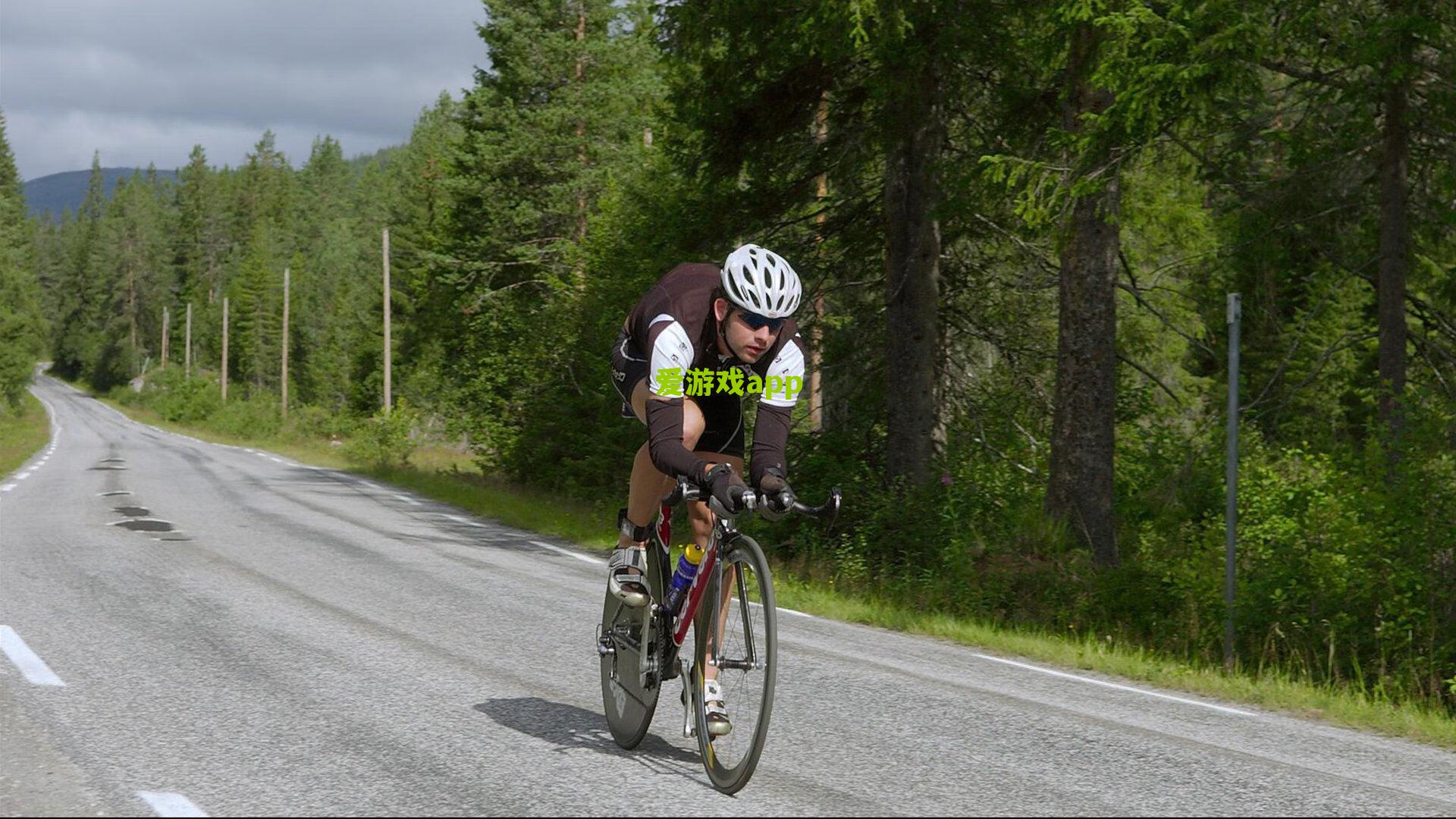 马德里竞技冠军列队争议发酵，西蒙尼执教里程碑背后的荣耀与博弈