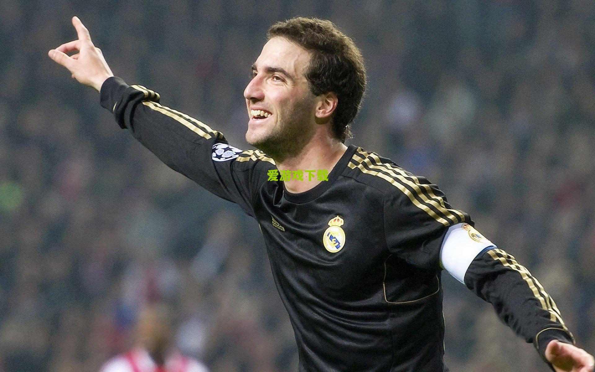 武磊追平历史射手王纪录,上海海港力克深圳继续领跑积分榜